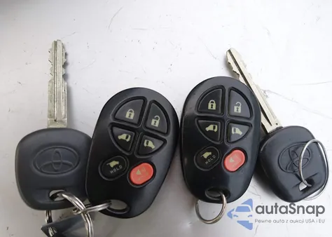 2008 Toyota Sienna Xle z USA, uszkodzony, nr VIN 5TDZK22C08S223152